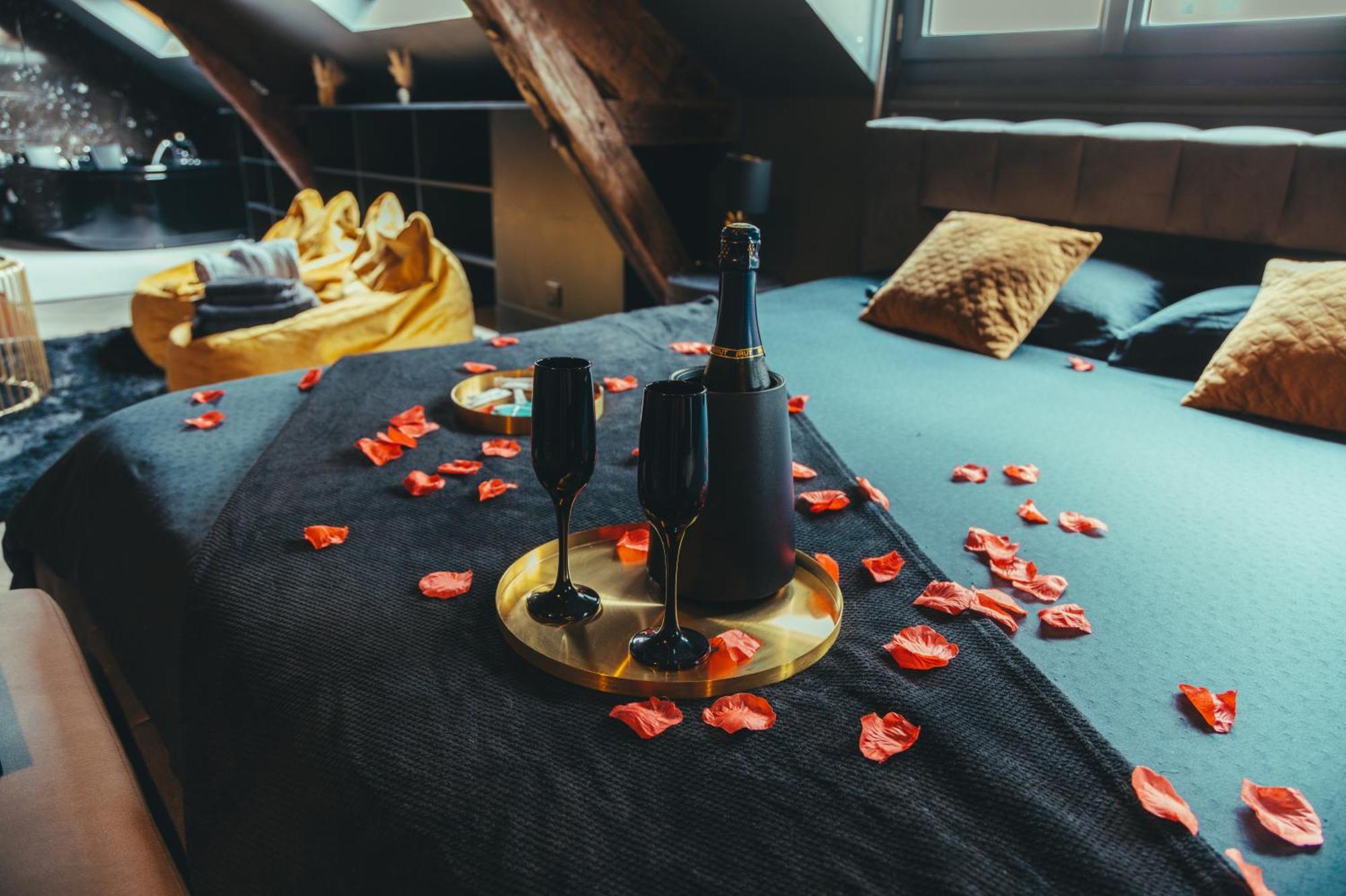 La Marble Room - Suite Balneo & Sauna Angers Dış mekan fotoğraf