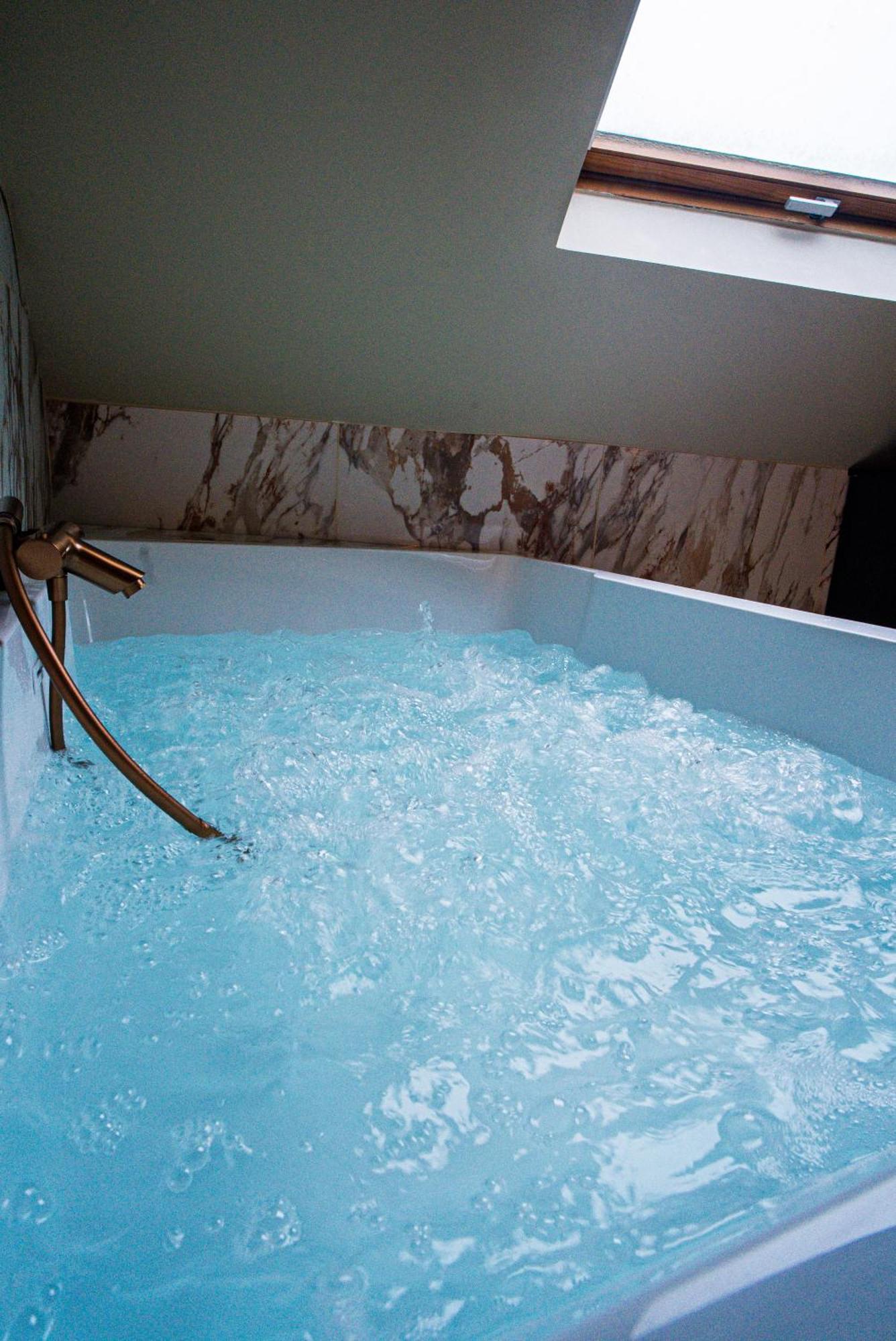 La Marble Room - Suite Balneo & Sauna Angers Dış mekan fotoğraf
