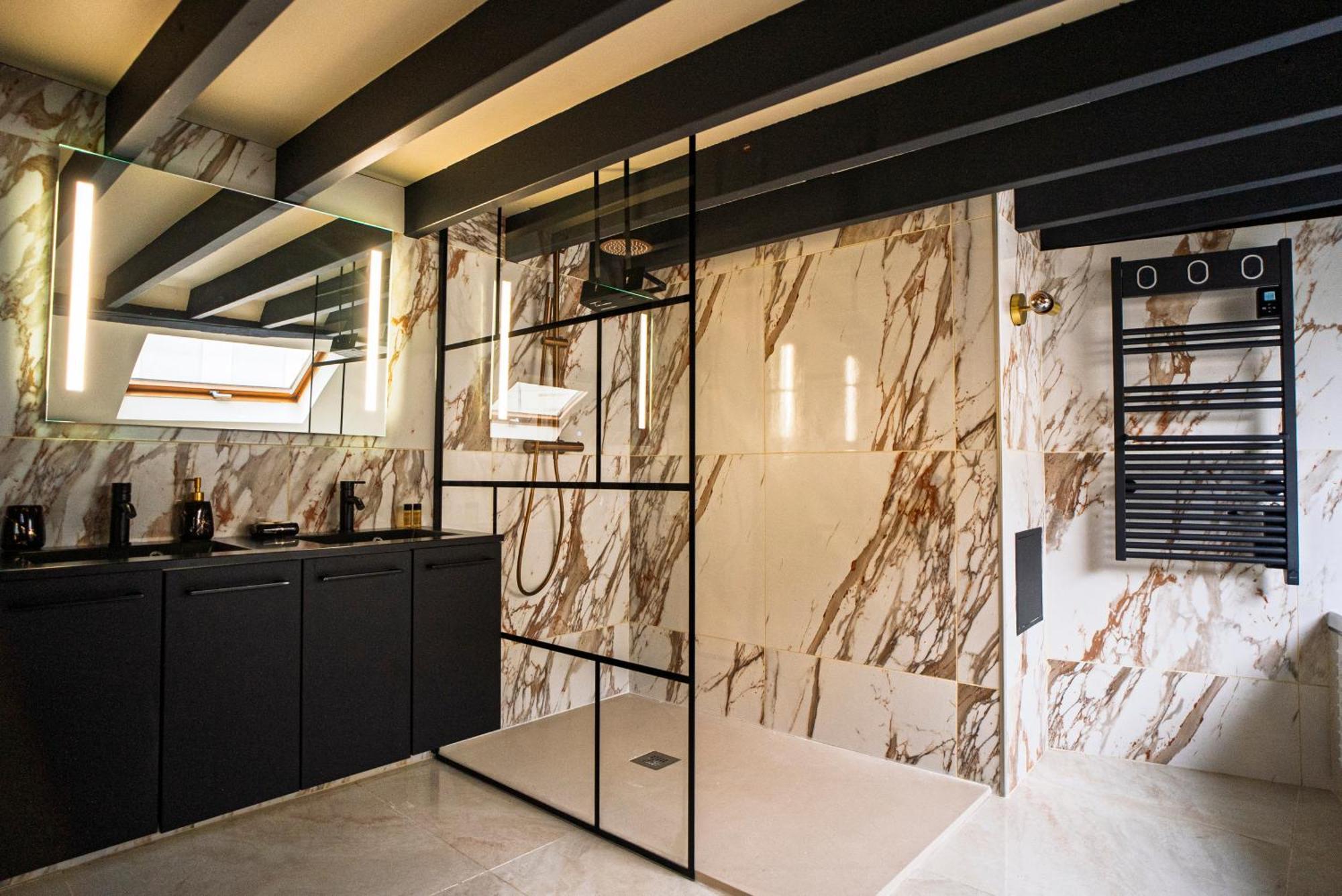 La Marble Room - Suite Balneo & Sauna Angers Dış mekan fotoğraf