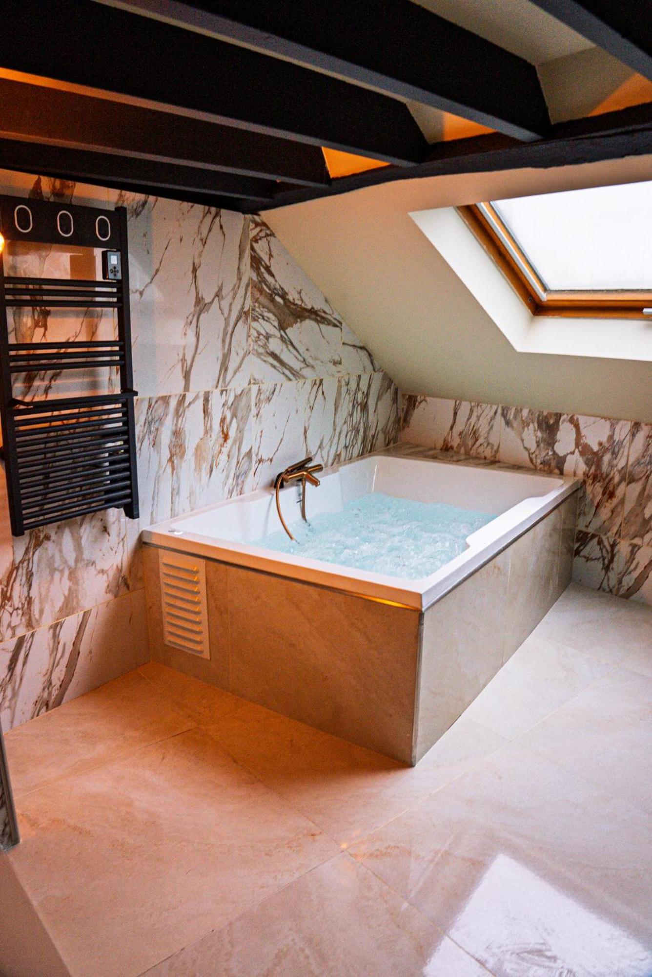 La Marble Room - Suite Balneo & Sauna Angers Dış mekan fotoğraf