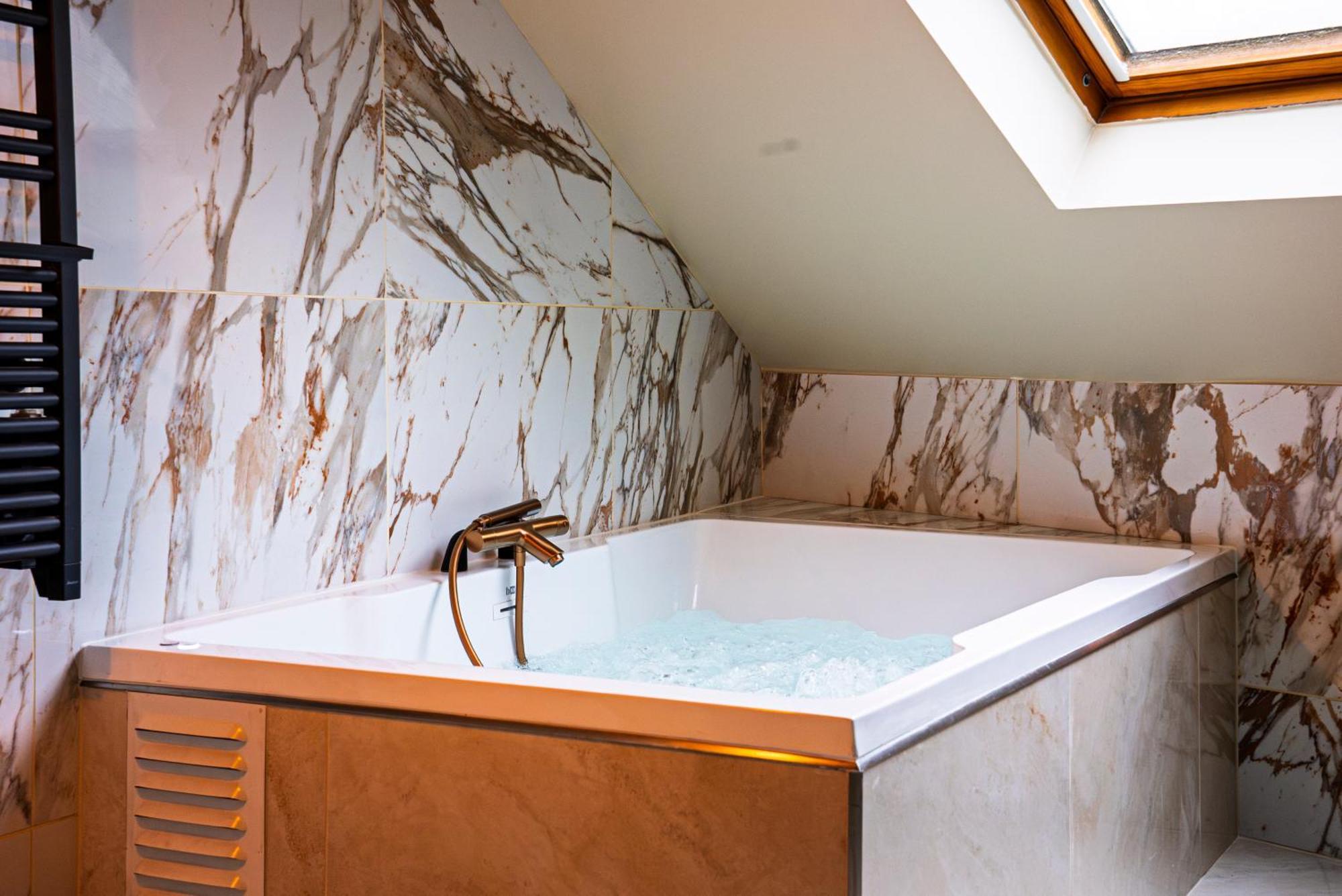 La Marble Room - Suite Balneo & Sauna Angers Dış mekan fotoğraf